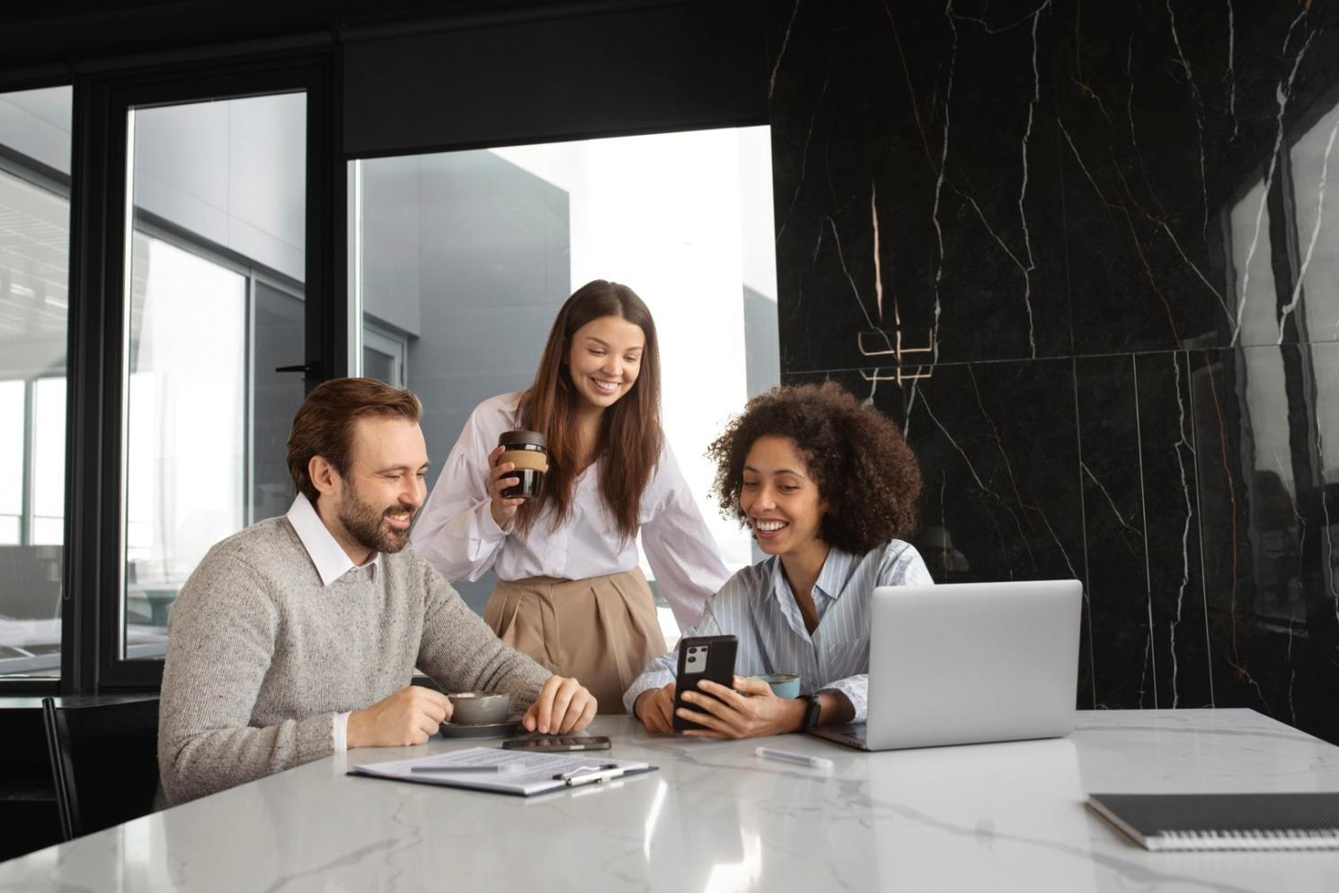 Espace de travail avec documents financiers